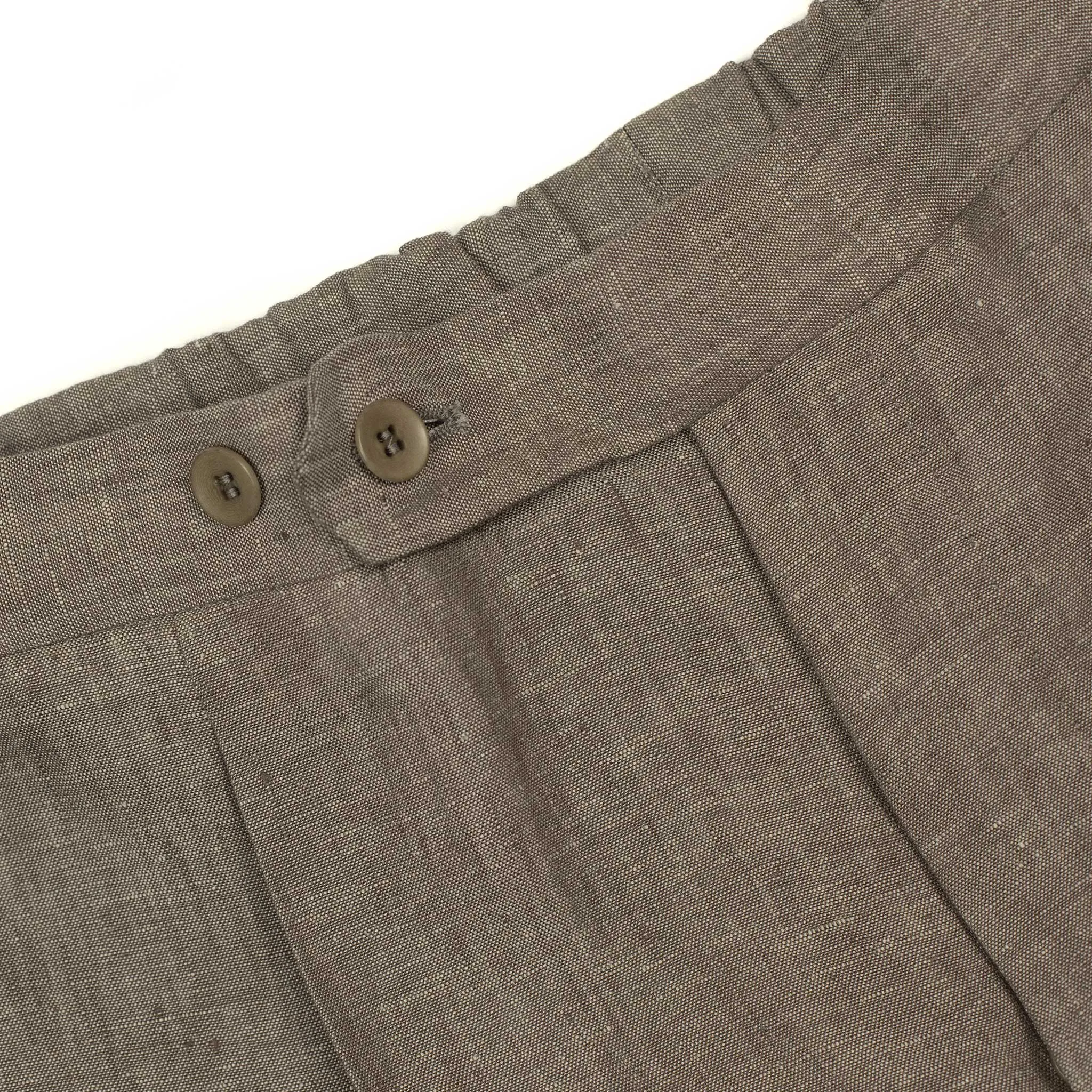 Exclusive pleated easy pants in brown linen