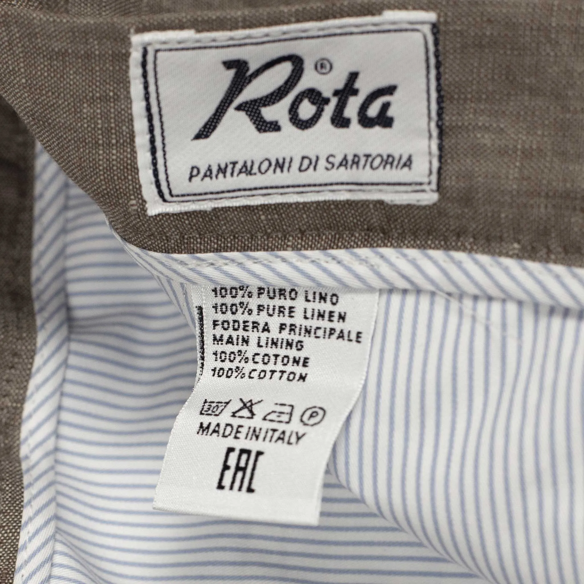 Exclusive pleated easy pants in brown linen